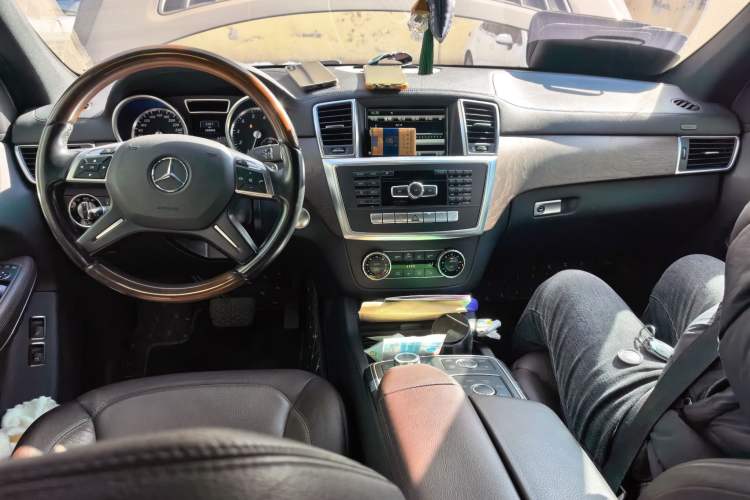 Used Mercedes-Benz GL-Class 2015 GL 500 4MATIC Center Console