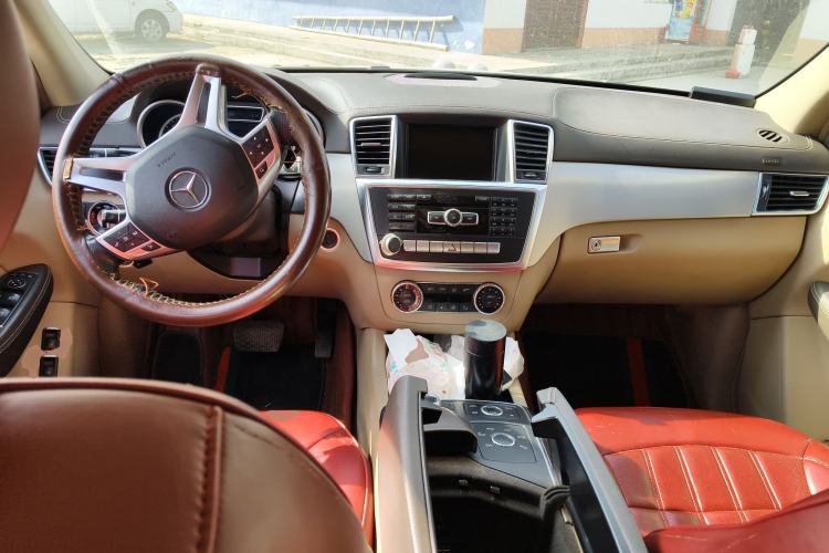 Used Mercedes-Benz GL-Class 2015 GL 400 4MATIC Dynamic Model Center Console