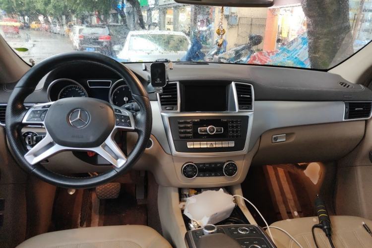 Used Mercedes-Benz GL-Class 2015 GL 400 4MATIC Dynamic Model Center Console