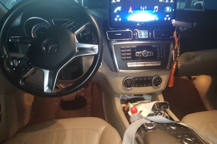 Used Mercedes-Benz GL-Class 2015 GL 400 4MATIC Dynamic Model Center Console