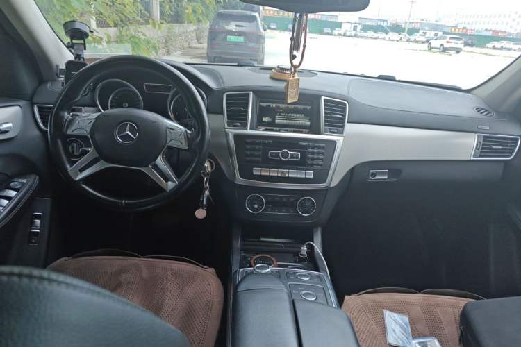 Used Mercedes-Benz GL-Class 2015 GL 400 4MATIC Dynamic Model Center Console