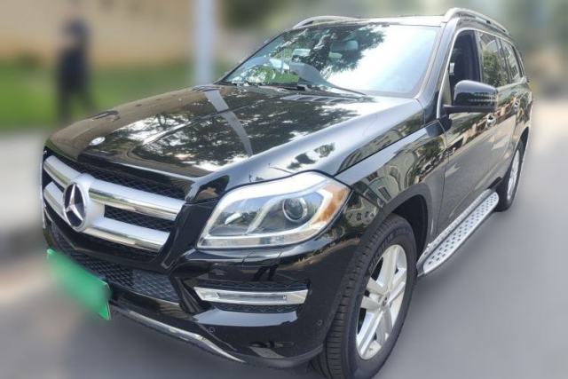 Mercedes-Benz GL-Class In 2015, a Mercedes-Benz GL450 with parallel import, 3.0-liter gasoline engine, automatic transmission, and seven seats. usado