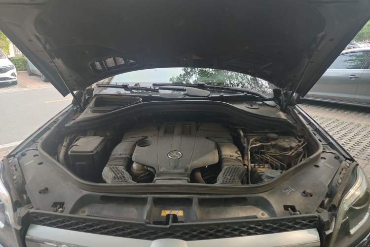Used Mercedes-Benz GL-Class 2015 GL 400 4MATIC Dynamic Model Engine Bay