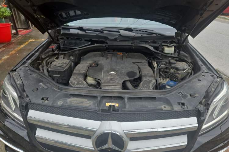 Used Mercedes-Benz GL-Class  Engine Bay