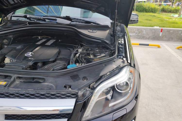 Used Mercedes-Benz GL-Class 2015 GL 400 4MATIC Luxury Model Engine Bay Left