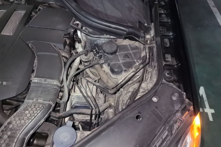 Used Mercedes-Benz GL-Class  Engine Bay Left