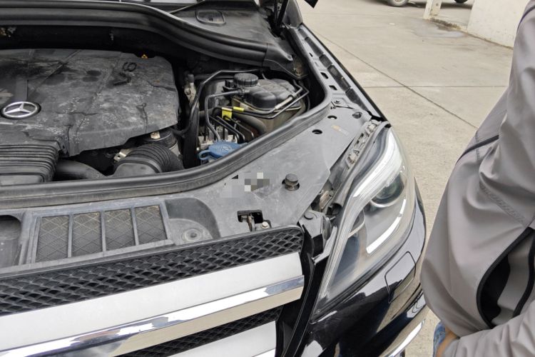 Used Mercedes-Benz GL-Class  Engine Bay Left