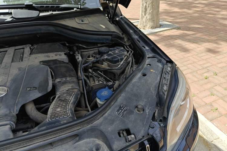 Used Mercedes-Benz GL-Class  Engine Bay Left
