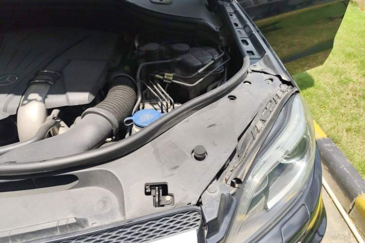 Used Mercedes-Benz GL-Class 2015 GL 500 4MATIC Engine Bay Left