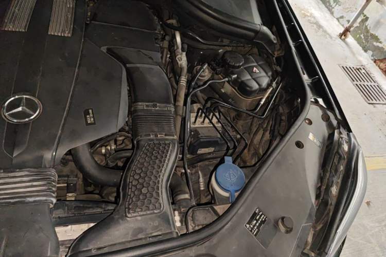 Used Mercedes-Benz GL-Class  Engine Bay Left