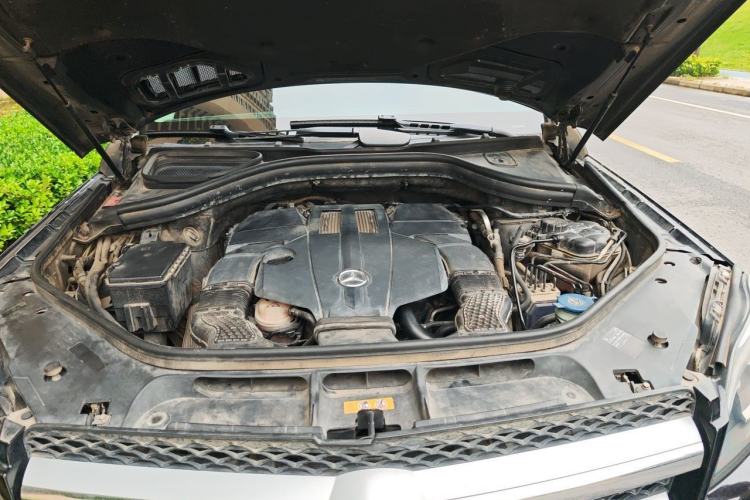 Used Mercedes-Benz GL-Class 2015 GL 400 4MATIC Dynamic Model Engine Bay
