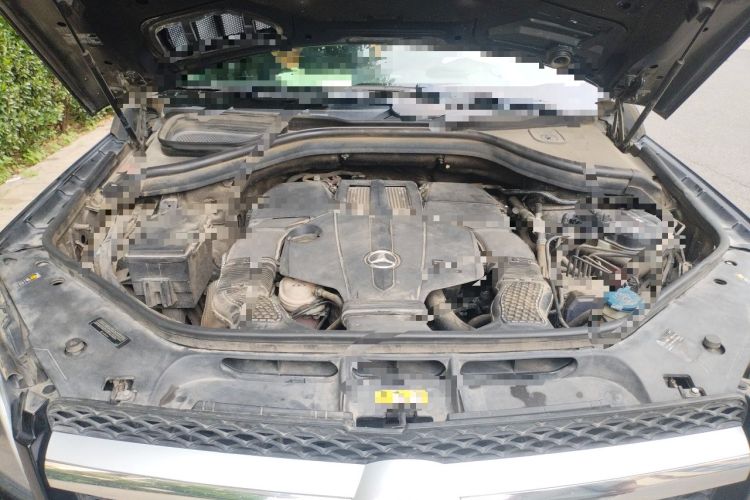 Used Mercedes-Benz GL-Class  Engine Bay