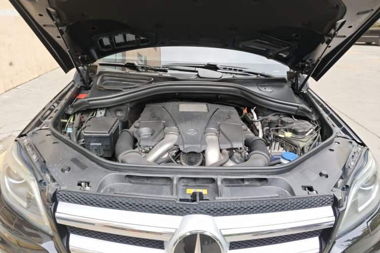 Used Mercedes-Benz GL-Class 2015 GL 500 4MATIC Engine Bay