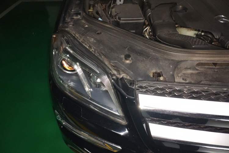 Used Mercedes-Benz GL-Class  Engine Bay Right