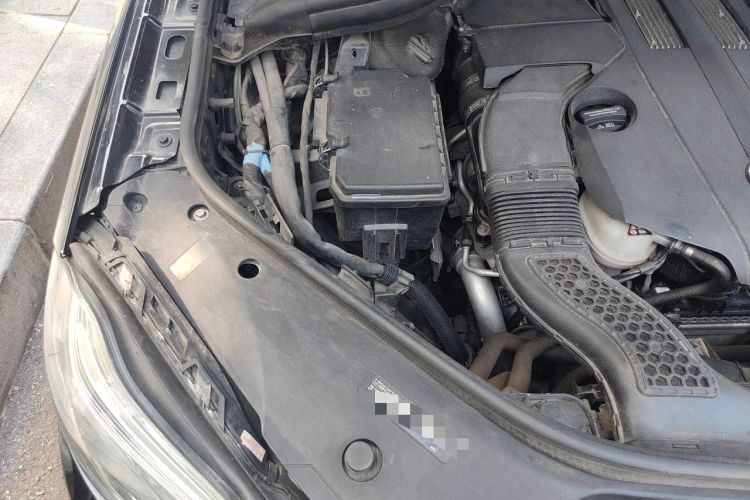 Used Mercedes-Benz GL-Class  Engine Bay Right