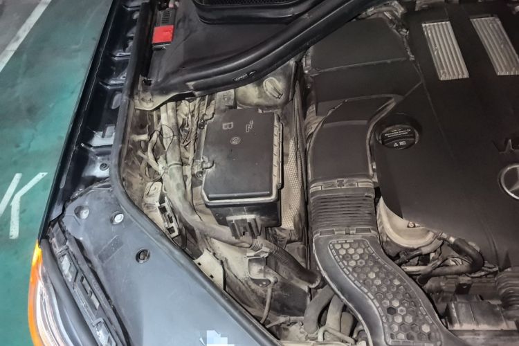 Used Mercedes-Benz GL-Class  Engine Bay Right