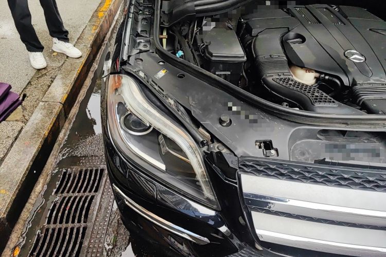 Used Mercedes-Benz GL-Class  Engine Bay Right