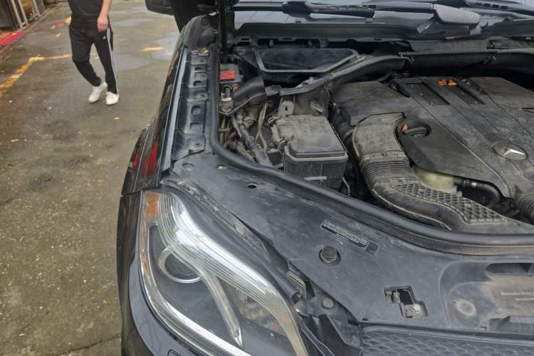 Used Mercedes-Benz GL-Class  Engine Bay Right