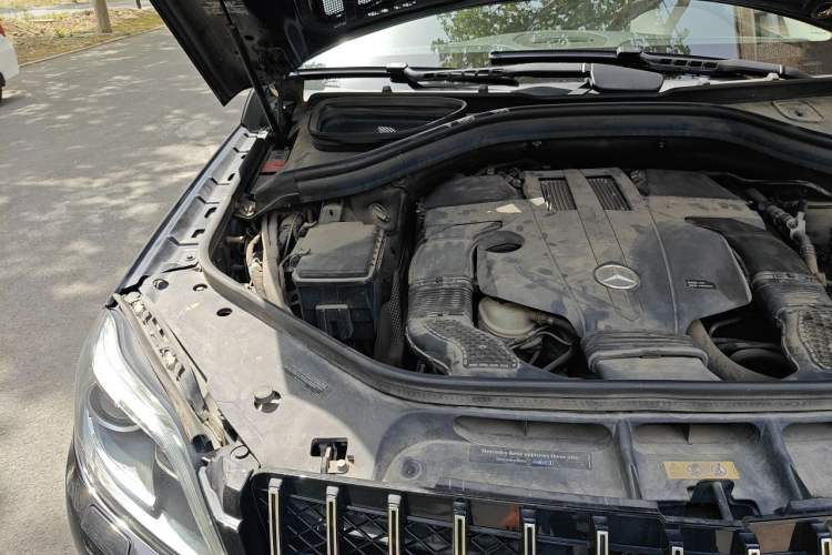 Used Mercedes-Benz GL-Class  Engine Bay Right
