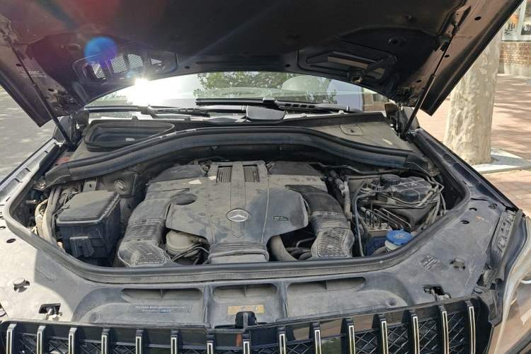 Used Mercedes-Benz GL-Class  Engine Bay