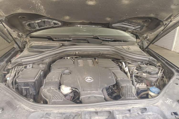 Used Mercedes-Benz GL-Class 2015 GL 400 4MATIC Dynamic Model Engine Bay