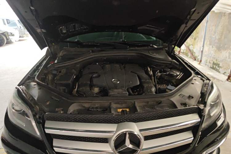 Used Mercedes-Benz GL-Class  Engine Bay