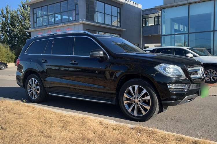 Used Mercedes-Benz GL-Class 2015 GL 400 4MATIC Luxury Model Exterior 2