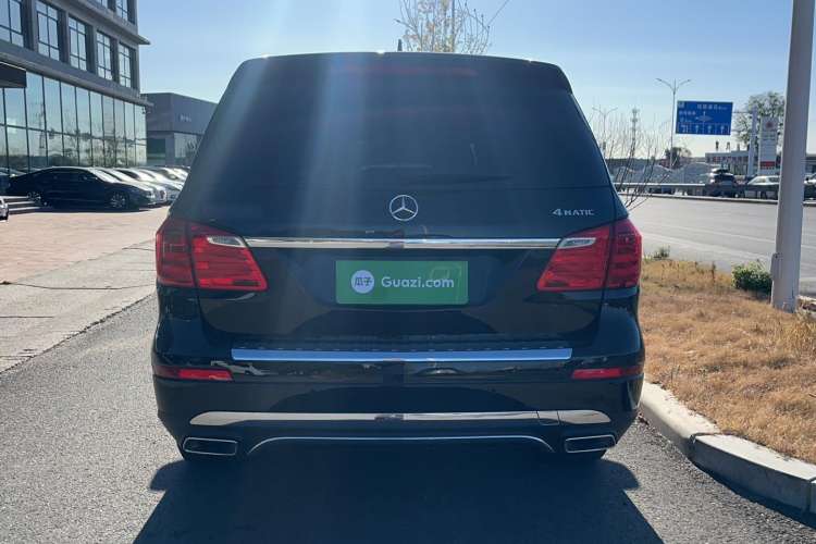 Used Mercedes-Benz GL-Class 2015 GL 400 4MATIC Luxury Model Exterior 4