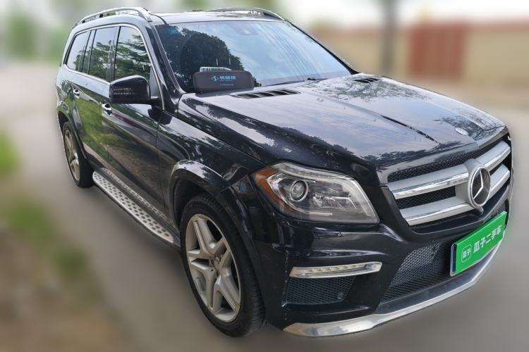 Used Mercedes-Benz GL-Class  Front Right 45 Deg