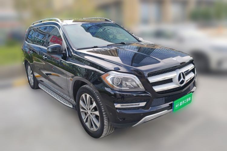 Used Mercedes-Benz GL-Class 2015 GL 400 4MATIC Luxury Model Front Right 45 Deg