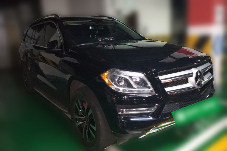 Used Mercedes-Benz GL-Class  Front Right 45 Deg
