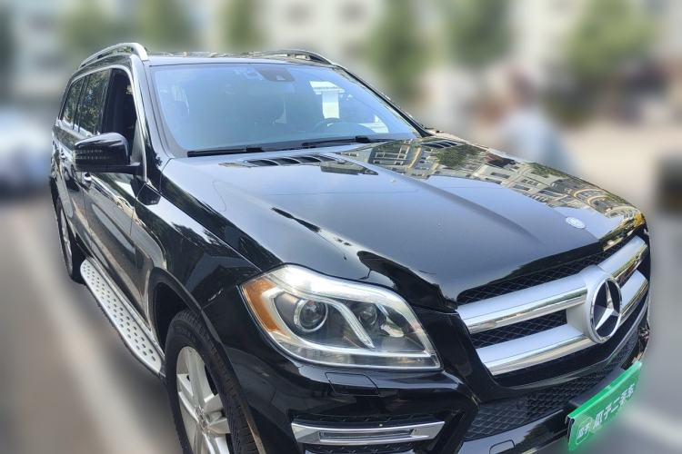 Used Mercedes-Benz GL-Class  Front Right 45 Deg