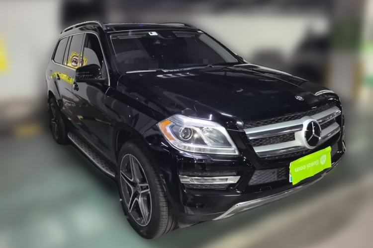 Used Mercedes-Benz GL-Class  Front Right 45 Deg