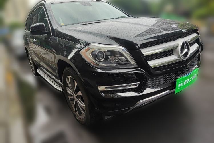 Used Mercedes-Benz GL-Class  Front Right 45 Deg