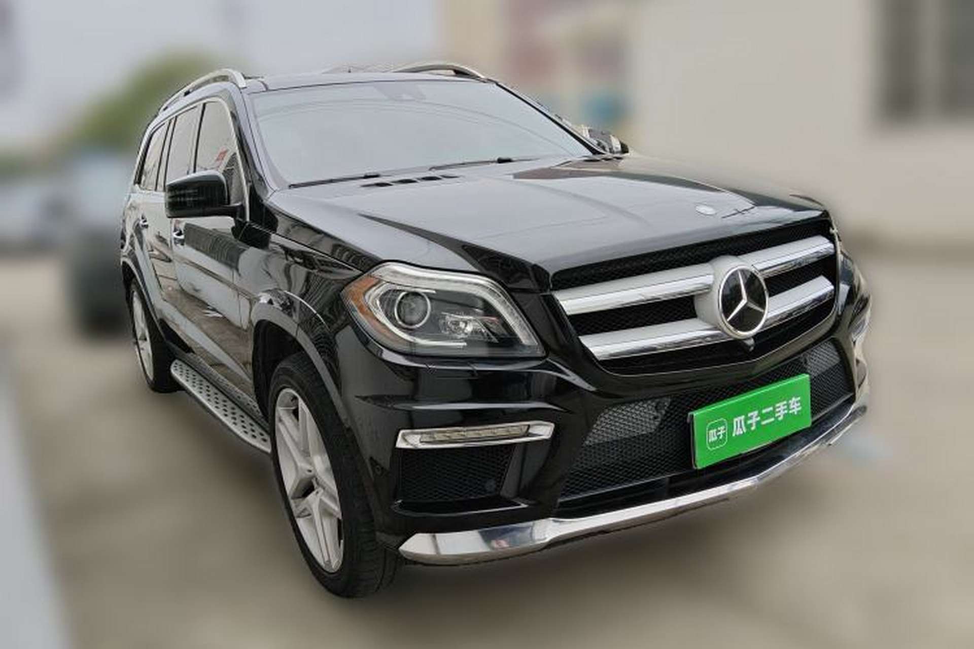 Used Mercedes-Benz GL-Class  Front Right 45 Deg