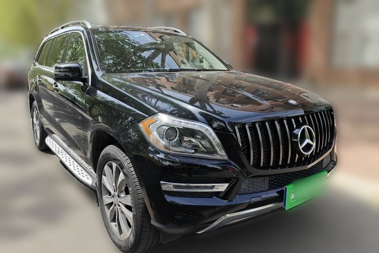 Used Mercedes-Benz GL-Class  Front Right 45 Deg