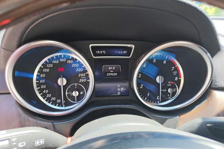 Used Mercedes-Benz GL-Class 2015 GL 500 4MATIC Instrument Cluster