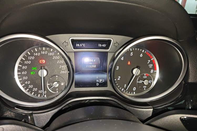 Used Mercedes-Benz GL-Class  Instrument Cluster