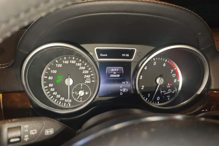 Used Mercedes-Benz GL-Class  Instrument Cluster