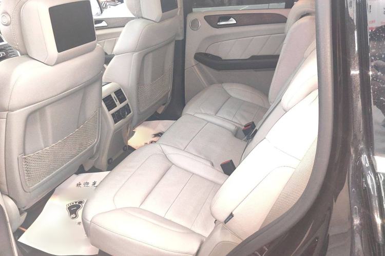 Used Mercedes-Benz GL-Class 2015 GL 400 4MATIC Luxury Model Interior 1