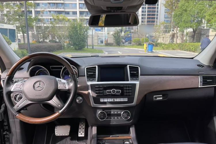 Used Mercedes-Benz GL-Class 2015 GL 500 4MATIC Interior 1