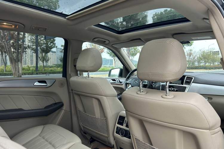 Used Mercedes-Benz GL-Class 2015 GL 400 4MATIC Dynamic Model Interior 13