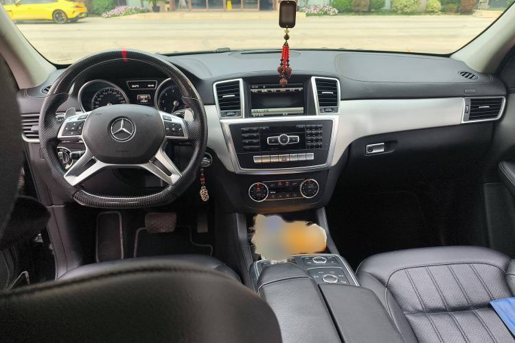 Used Mercedes-Benz GL-Class 2015 GL 400 4MATIC Dynamic Model Interior 2