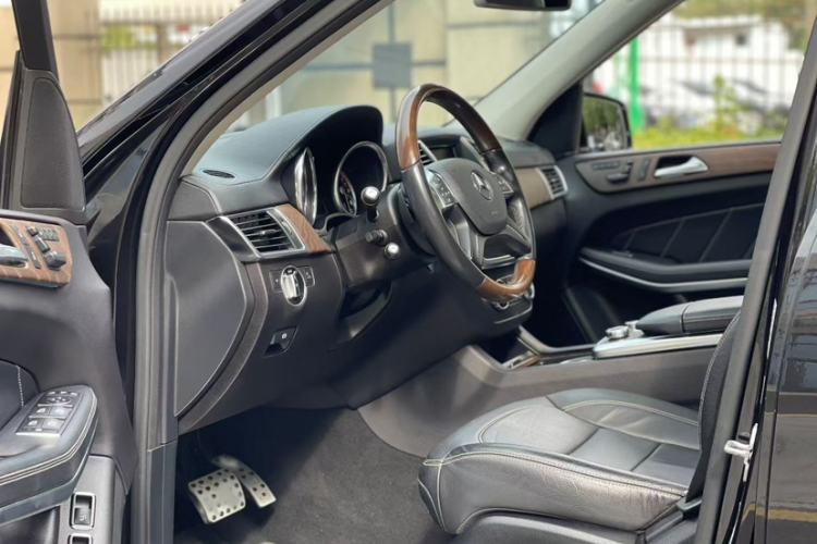 Used Mercedes-Benz GL-Class 2015 GL 500 4MATIC Interior 2