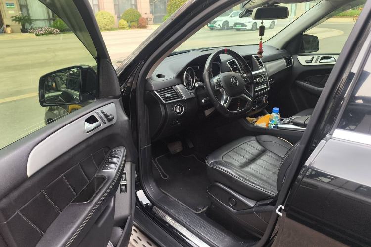 Used Mercedes-Benz GL-Class 2015 GL 400 4MATIC Dynamic Model Interior 3