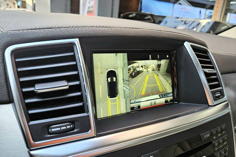 Used Mercedes-Benz GL-Class 2015 GL 400 4MATIC Dynamic Model Interior 3