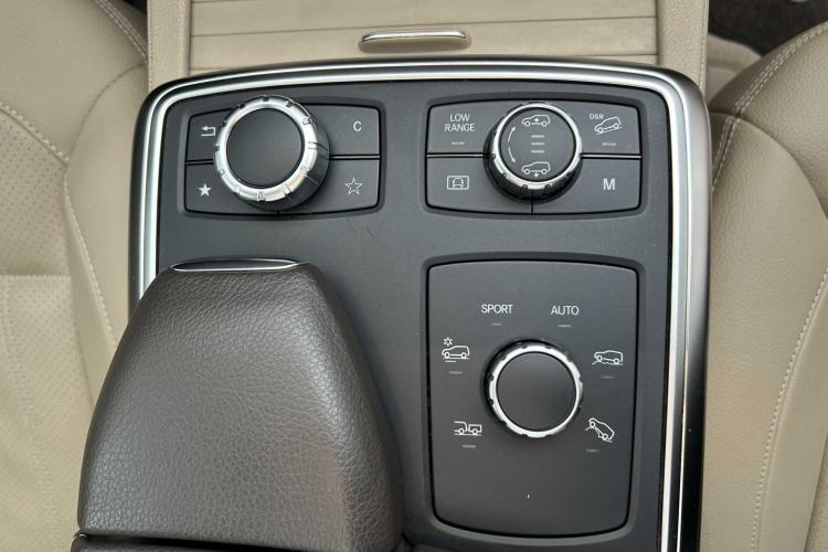 Used Mercedes-Benz GL-Class 2015 GL 400 4MATIC Dynamic Model Interior 4
