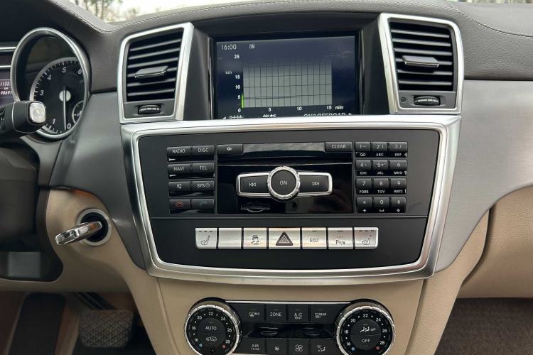 Used Mercedes-Benz GL-Class 2015 GL 400 4MATIC Dynamic Model Interior 5