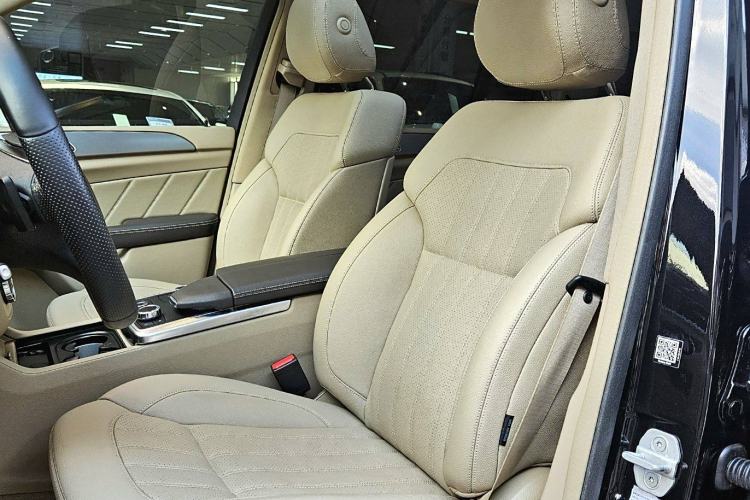 Used Mercedes-Benz GL-Class 2015 GL 400 4MATIC Dynamic Model Interior 5