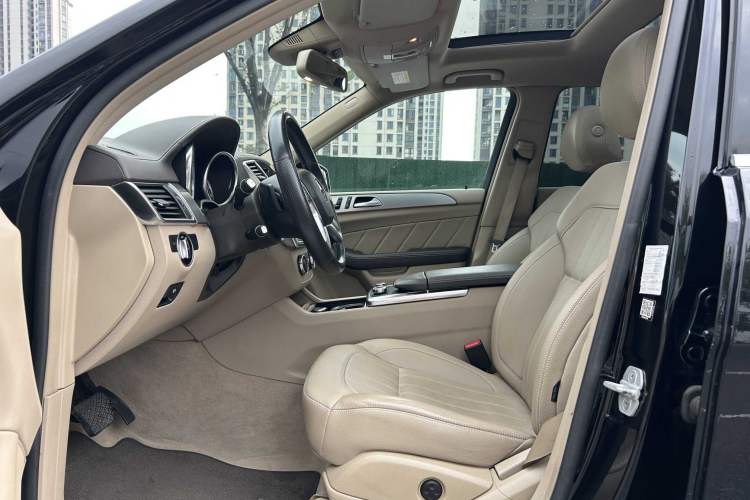 Used Mercedes-Benz GL-Class 2015 GL 400 4MATIC Dynamic Model Interior 6